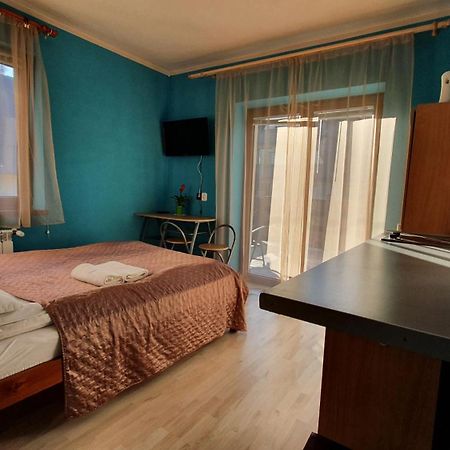 Zakoporoniec Apartment โปโรนิน ภายนอก รูปภาพ