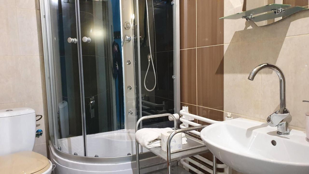Zakoporoniec Apartment โปโรนิน ภายนอก รูปภาพ