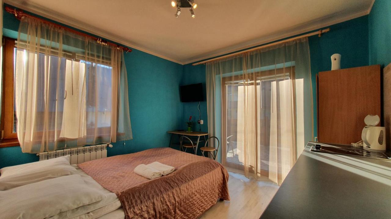 Zakoporoniec Apartment โปโรนิน ภายนอก รูปภาพ