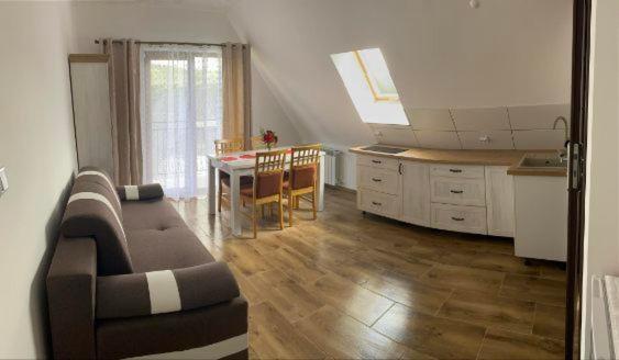 Zakoporoniec Apartment โปโรนิน ภายนอก รูปภาพ