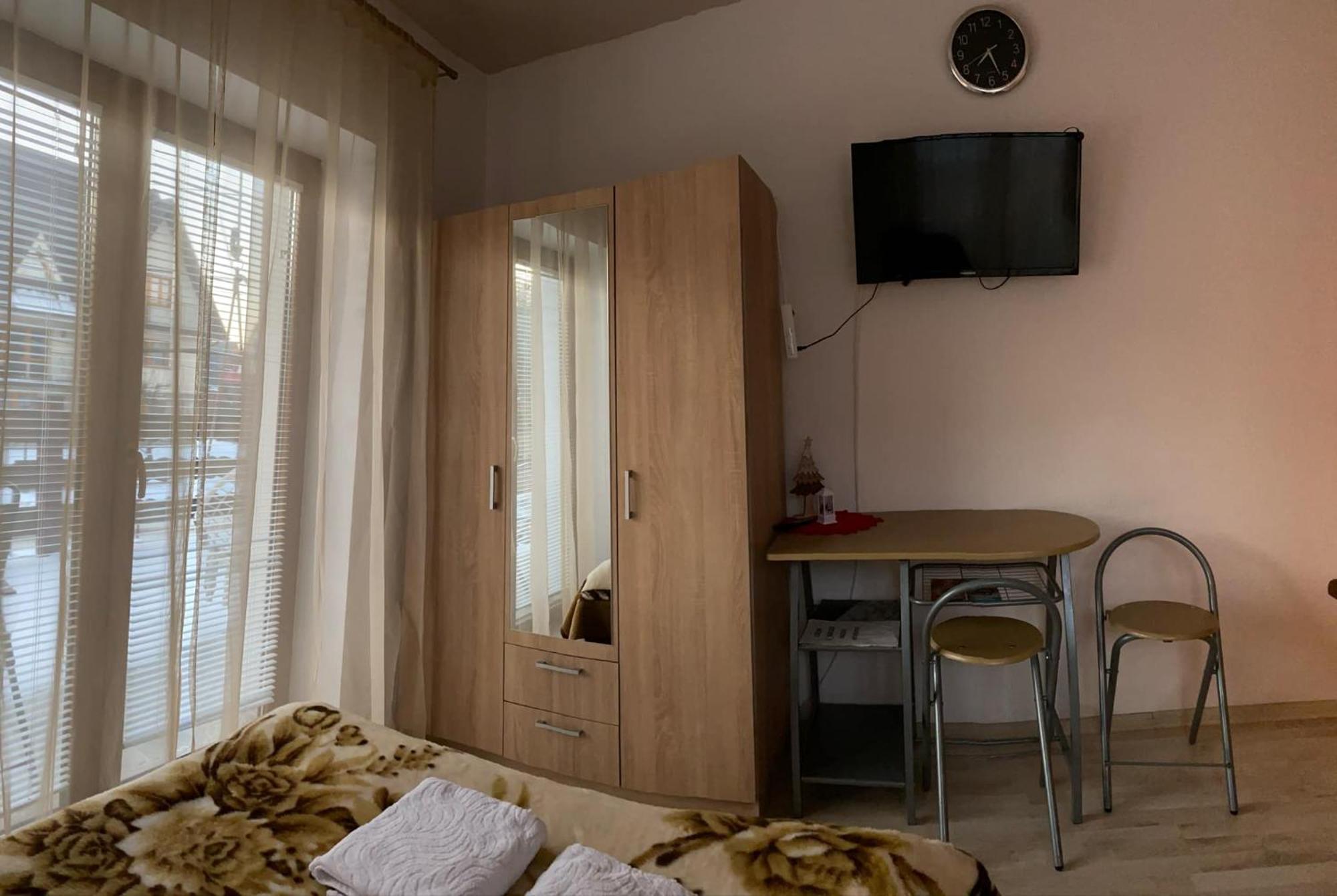 Zakoporoniec Apartment โปโรนิน ภายนอก รูปภาพ
